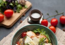 소화기 건강을 위한 식사 습관 bowl of vegetable salad