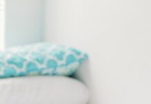 여름철 피부 미백 팁 photo of baby laying on bed