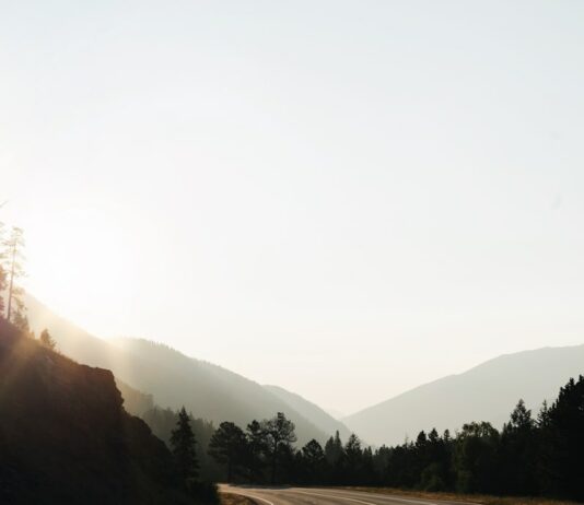 8월 한달 간 고속도로·일반국도 도로파임 집중관리 empty curved road