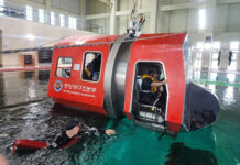 민간헬기 탑승대원도 수상 생환훈련을…첫 수료생 44명 배출