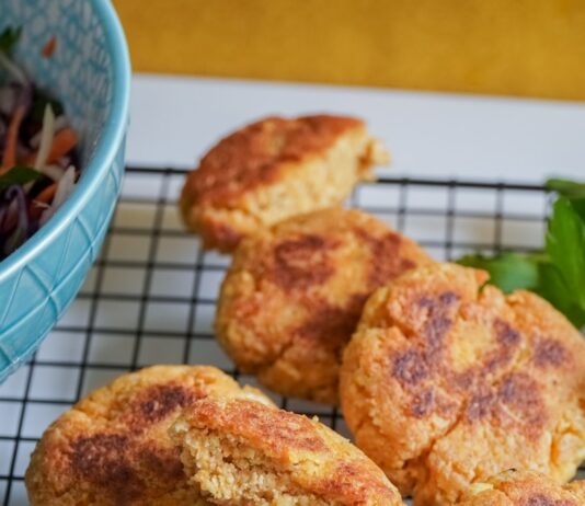 비건 다이어트: 영양과 건강의 조화 fried food on blue and white ceramic bowl