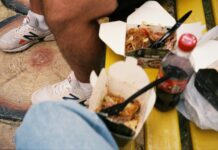 여름철 건강 관리, 작은 습관이 큰 차이를 만든다 person in white nike sneakers